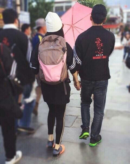 甜蜜牵手!李晨范冰冰恋情公开后游拉萨