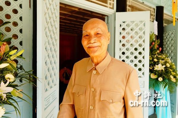 蒋介石陵寝现山寨蒋介石 自己向“自己”灵位祭拜(图)_台湾频道_凤凰网