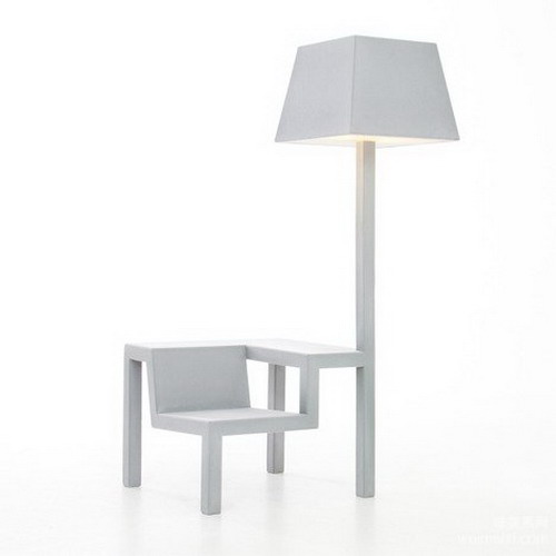 符合儿童尺寸的安全阅读椅子