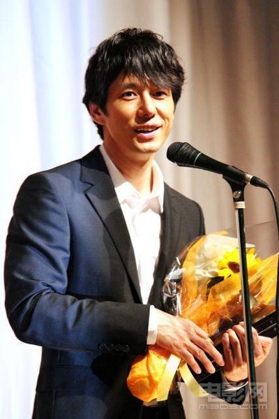 荣获最佳男主角的西岛秀俊,荣获最佳女主角的荣仓奈奈,以及凭借《导演