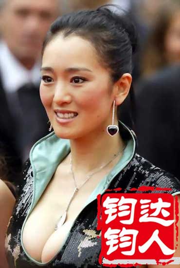 巩俐25年前性感泳装照曝光(组图)