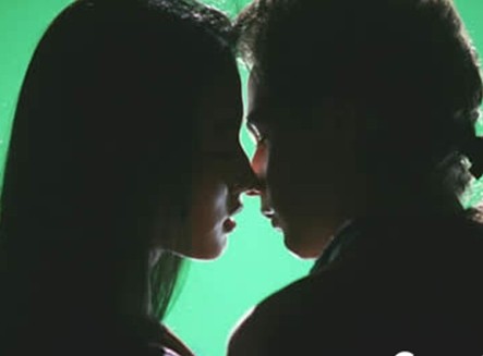 盘点女星荧幕初吻 温碧霞17岁与刘德华拍吻戏