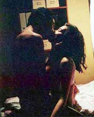 盘点女星荧幕初吻 温碧霞17岁与刘德华拍吻戏