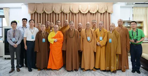 厦门佛教赴台文化交流团到文殊讲堂拜访慧律法师