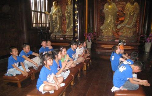 西外外国语学校学生参加上海知也禅寺一日禅修