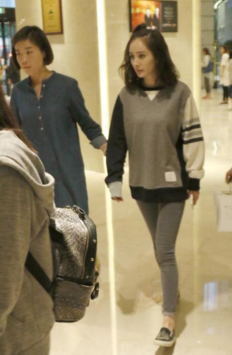 辣妈仍有少女心!杨幂扎小辫宛如<em>学生妹</em>(图)_厦