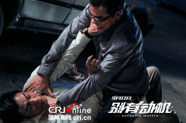 《暗杀》曝韩普版预告 全智贤秀完枪法秀中文