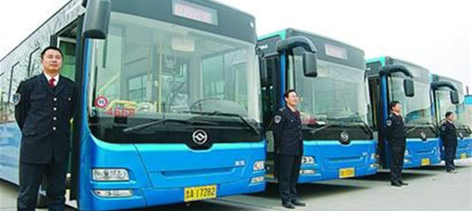 济南新开30条公交线增千辆公交车