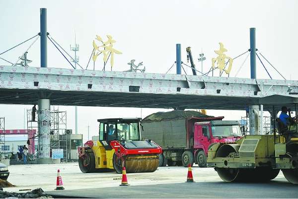 济广高速天桥收费站出入口拆除车辆需绕行(图)