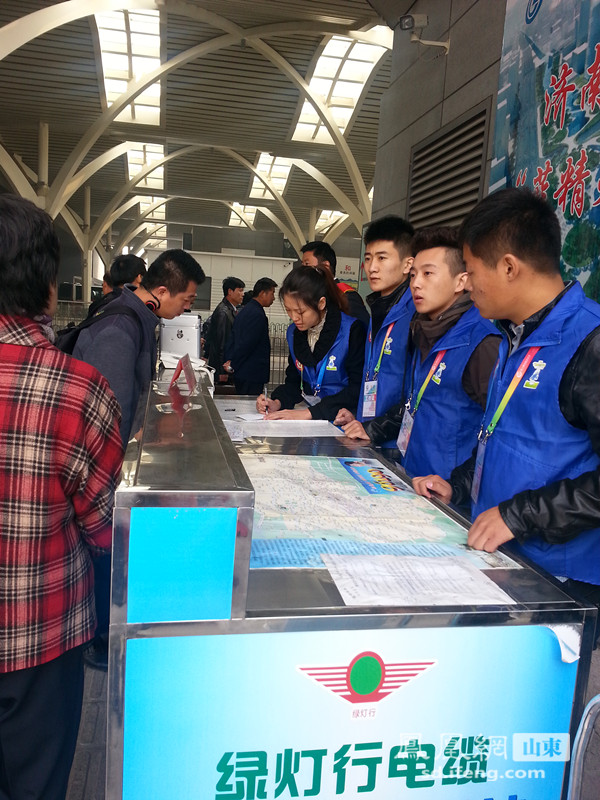 2000年人均工资_志愿者年人均服务时间(2)