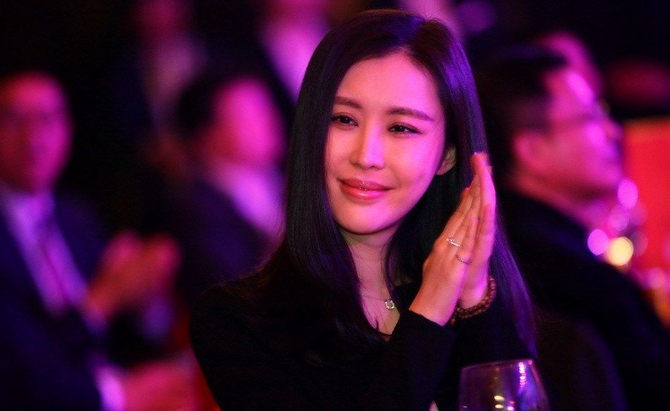 王石女友田朴珺的钻戒赛\鸽子蛋\