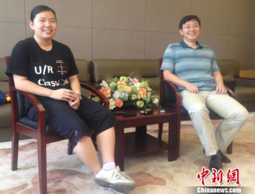 北京高考文理科皆“女状元”不约而同报北大（图）