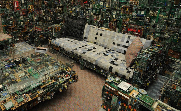 电子控：使用废弃电子产品打造华丽丽的家具 