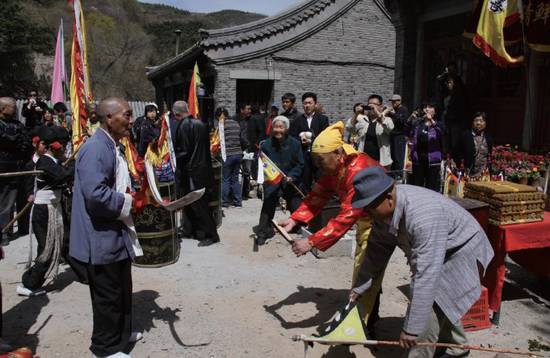 北京门头沟妙峰山民俗花会的朝圣地