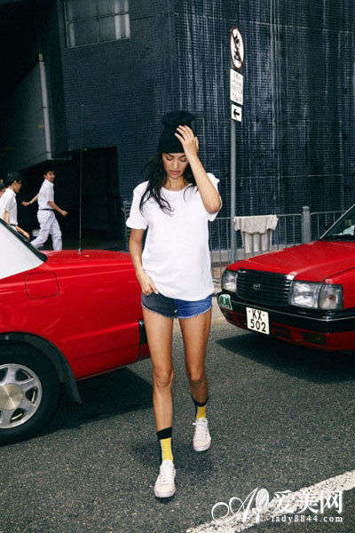 <em>牛仔短裤</em>