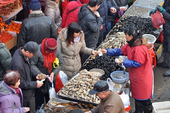 青岛迎新年赶大集 李村集场面火爆年味浓(组图)