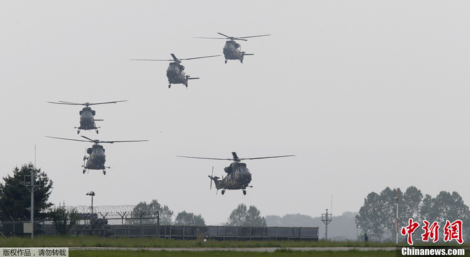 韩国首批国产军用直升机正式列装(组图)