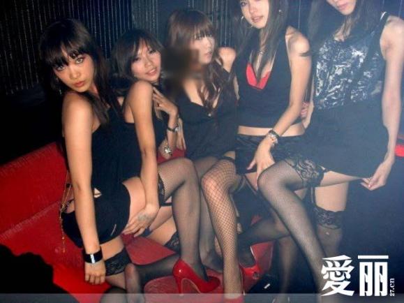 暗访丝袜会所:女大学生<em>兼职</em> 按摩位置不限(组图