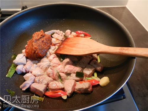 泰式红咖喱椰汁鸡(牛、猪)的做法