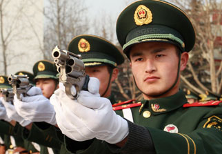 直击北京武警警卫分队演练2012两会安保