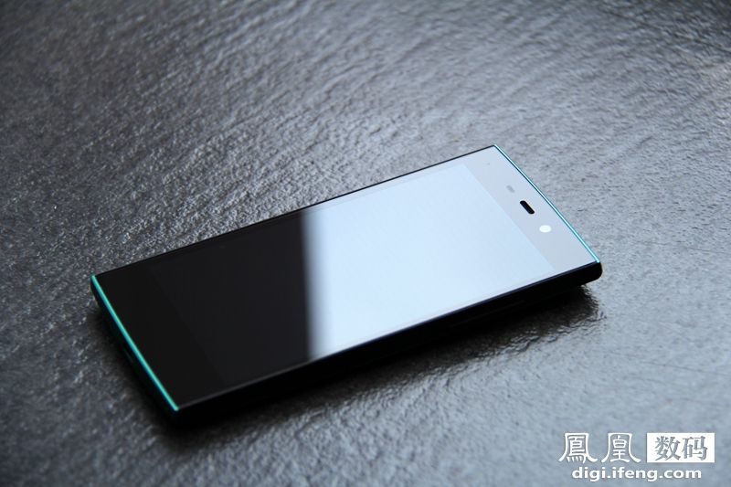 极光绿色IUNI U2图赏:顶级配置单手机皇-中国学