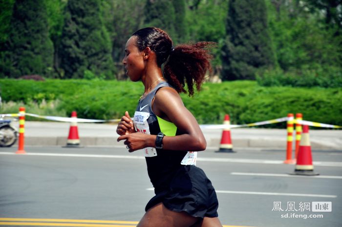 2014黄河口(东营)国际马拉松赛5月1日鸣枪开跑