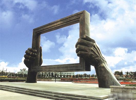 在武汉,很难有一座标志性的雕塑成为这个城市的代表