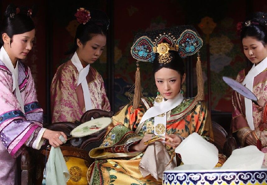 从《甄嬛传》服饰品古典美:荷塘春色寓少女情