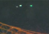 北京闹市区上空突现不明发光体 瞬间移动消失