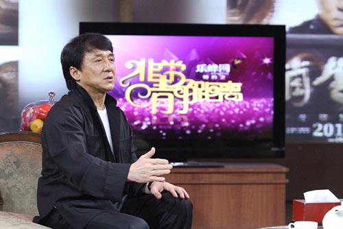 成龙做客《非常静距离》 揭电影圈不良现象