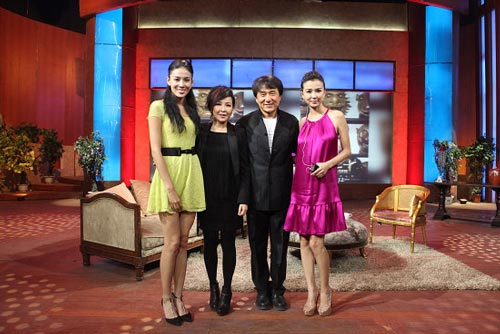 成龙做客《非常静距离》 揭电影圈不良现象