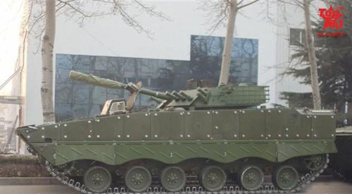 解放军最新亮相的改进型04式步兵战车(资料图) 台媒:解放军两栖部队"