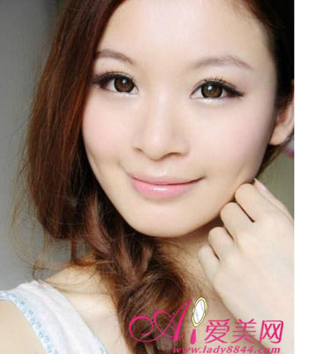 甜美<em>淑女淡妆</em> 打造夏日清新自然妆_时尚频道_