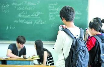 合肥学院一老师启用防翘课神器 上下课用ap