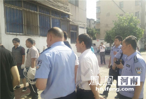 濮阳市某小区内摧毁一家非法有线电视前端