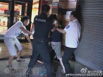 “嚣张男”殴打陌生女孩还袭警称“家里有背景惹不起