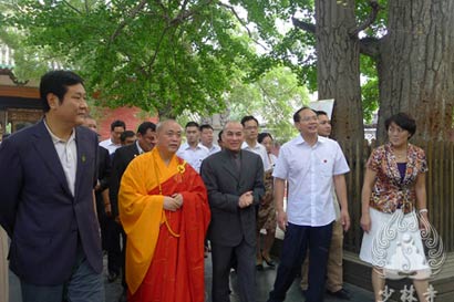 柬埔寨国王诺罗敦·西哈莫尼一行参访禅宗祖庭