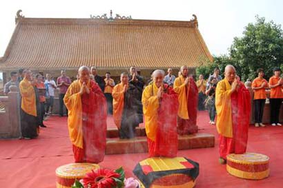 弘法寺举行恭送本焕长老舍利赴大金山寺供奉法会