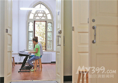 哈尔滨格拉祖诺夫音乐艺术学校揭牌 俄音乐家