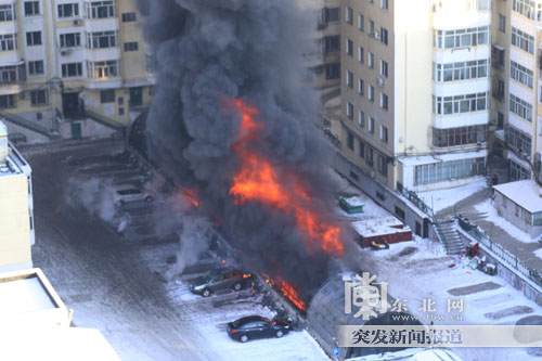 哈尔滨南头道街仓库发生火灾 救援持续4小时(