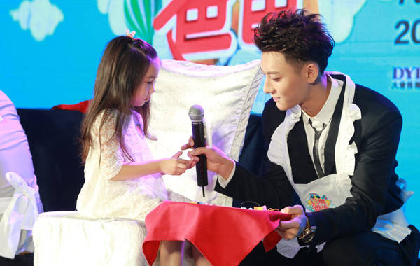 《闪亮的爸爸》黄子韬回应任黄晓明伴郎:未收