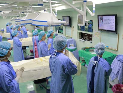 台湾慈济:大陆医学生参与慈济大学模拟手术