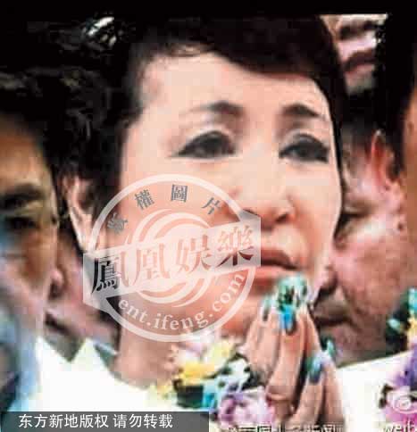 狄波拉思孙心切 霆锋陪伴赴泰国拜佛许愿(图)