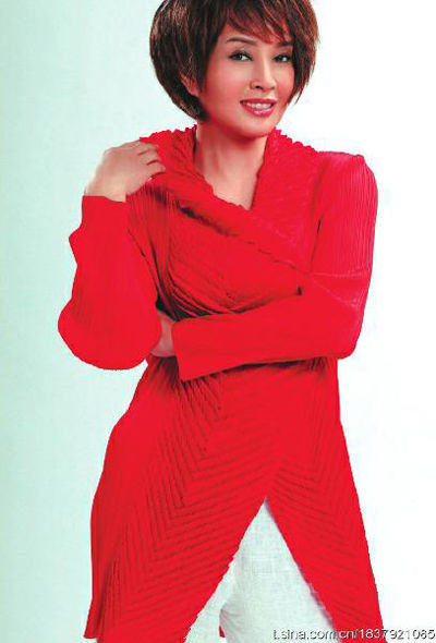 明星发年终奖：黄晓明发百万现金 刘晓庆送翡翠挂件