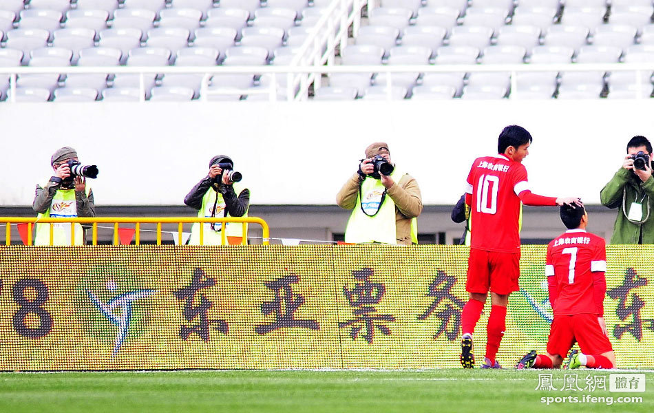 2013年4月7日，2013年中超第4轮，上海上港2-0长春亚泰，迎顶级联赛首胜，中国“梅西”武磊、吕文君破门。长春亚泰惨遭三连败，还没有取得一场胜利。