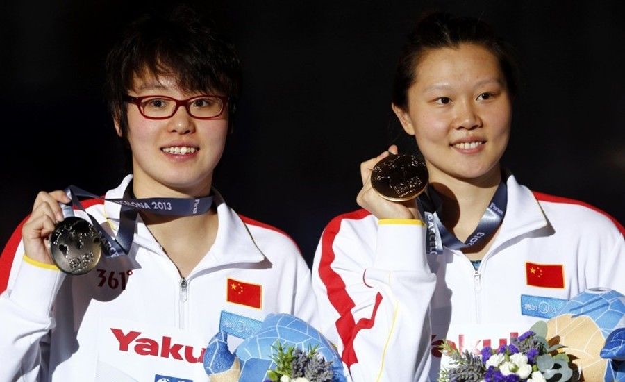 北京时间8月2日凌晨，2013年游泳世锦赛继续在西班牙巴塞罗那进行，在女子50米仰泳决赛中，中国选手赵菁以27秒29夺金，傅园慧则是获得银牌，成绩是27秒39。中国的双保险包揽了这个项目的金银牌。
