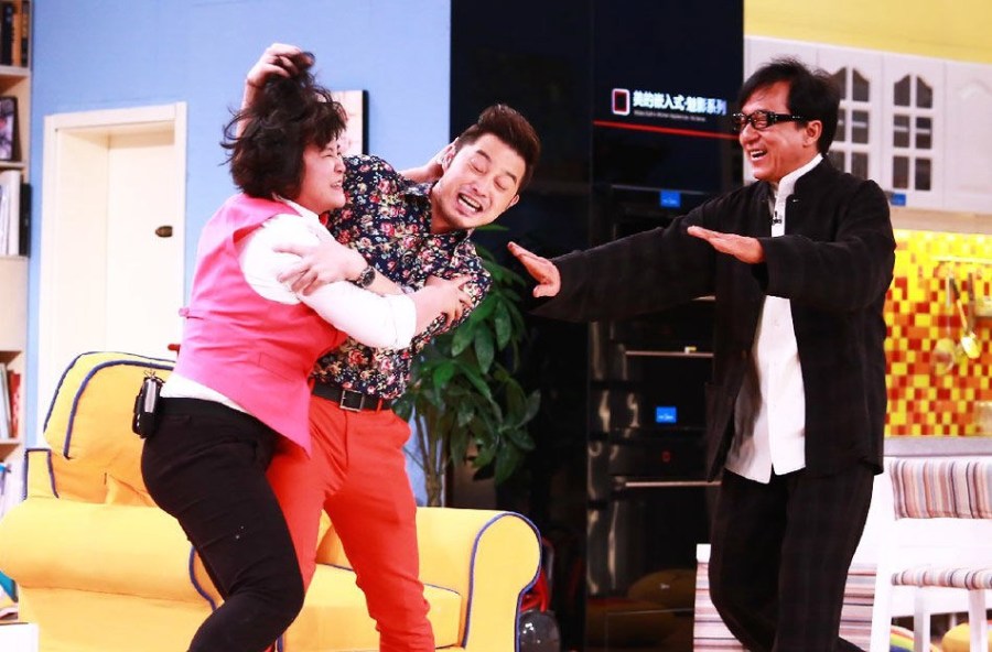 沙溢贾玲现场揪头发厮打 下跪行礼吓呆成龙_海南频道_凤凰网