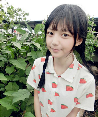 赵薇何炅合体是啥样?18岁萌妹子美照惊呆众人