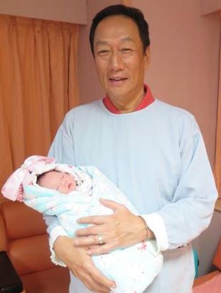 郭台铭老婆生日产下第三胎 台湾富商郭台铭资