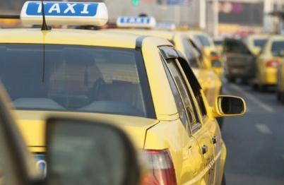 10城叫停专车服务打破垄断 一棒子打死 出租专